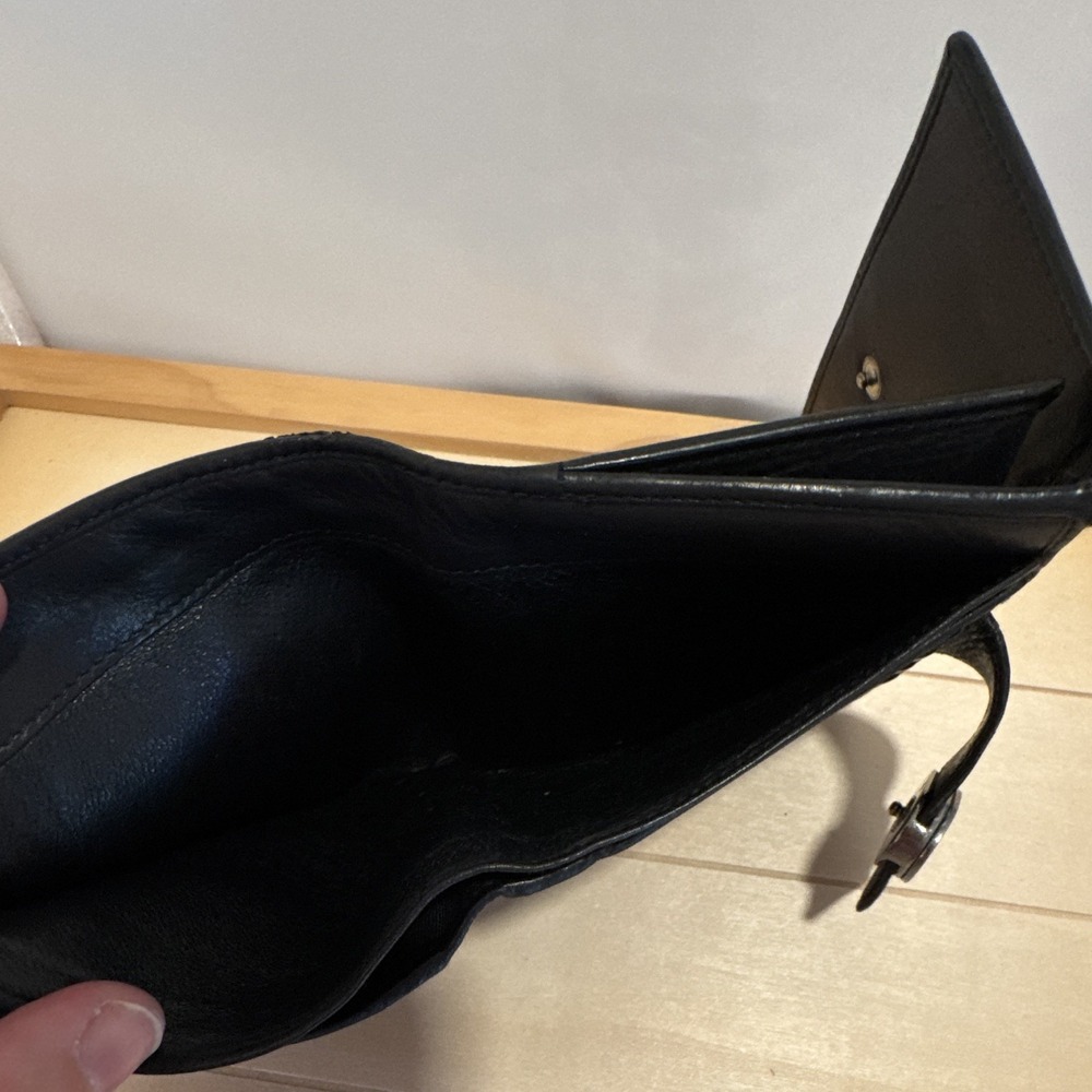 Gucci Black Snap Wallet w/ Logo Hardware, Coin Pocket & Credit Card Slots - Picture 14 of 16